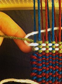 How to loop the active weft yarn around the inactive weft to smoothly cover the color change.