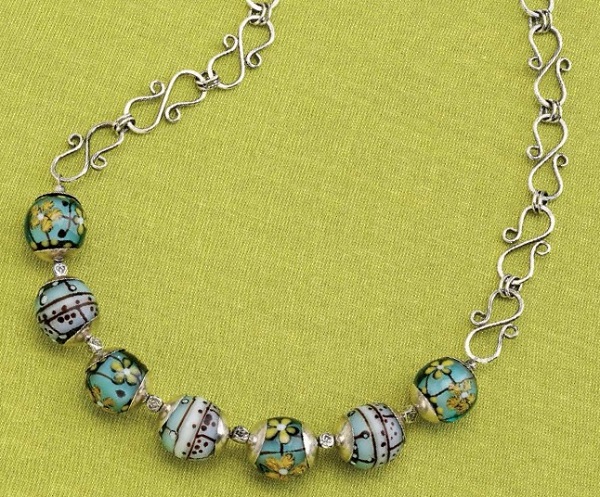 The Downtown Arts District necklace by Cindy Wimmer features chain made of S-hook clasps.