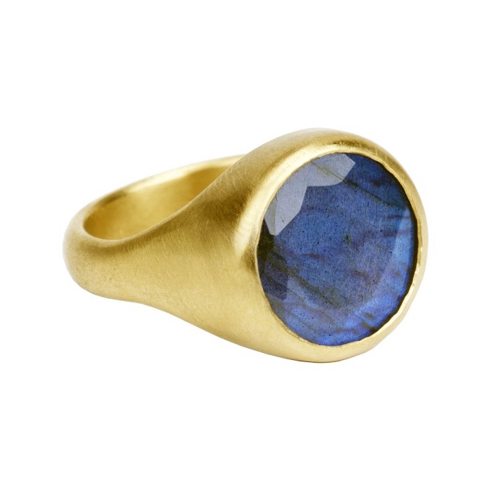 The cobalt-like blue of this labradorite set in 18k yellow gold would certainly be what someone was thinking of when the stone was associated with the blue throat chakra. Photo courtesy Eli Halili.