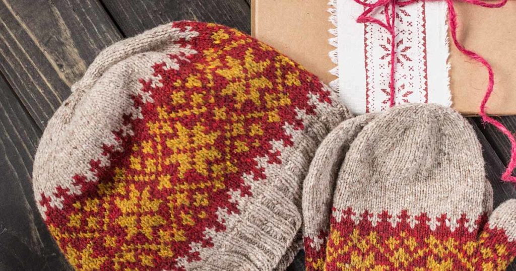 <em>Knits Gifts</em> 2018: Long Johns Hat and Mittens Set <em>Knits Gifts</em> 2018: Long Johns Hat and Mittens Set