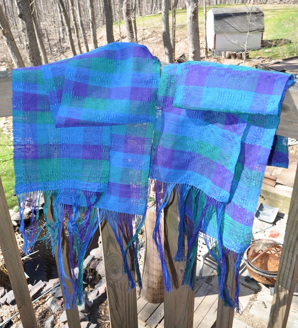 If you're considering weaving a scarf for an occasion, consider a handwoven scarf like this one, woven on a four-shaft loom.