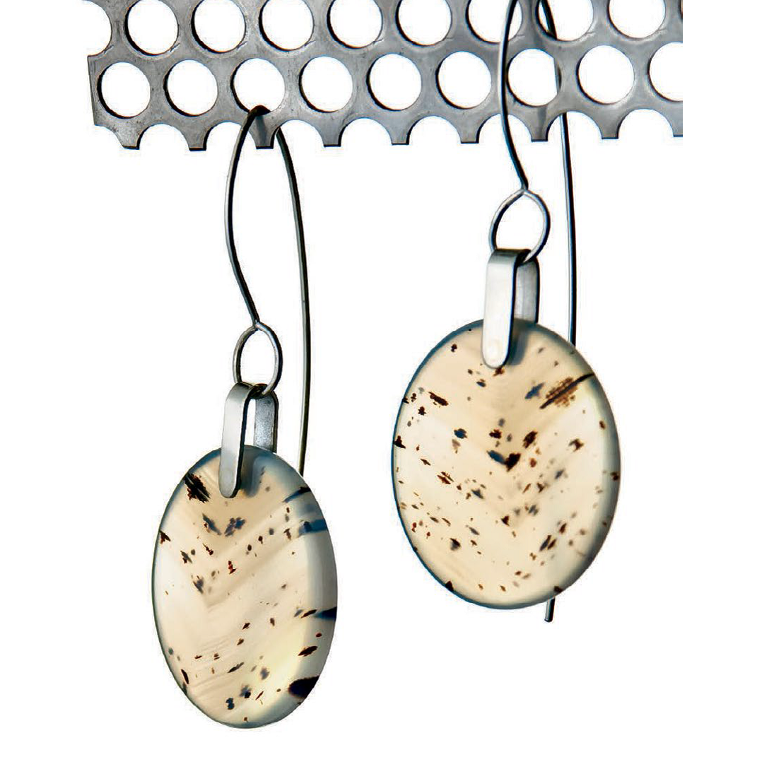 Tom & Kay Benham’s Montana Agate Disk Earrings were originally published in Lapidary Journal Jewelry Artist, May/June, 2011; photo: Jim Lawson