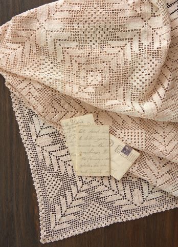 This filet crochet design is simply gorgeous! Learn how to make your own vintage tablecloth!