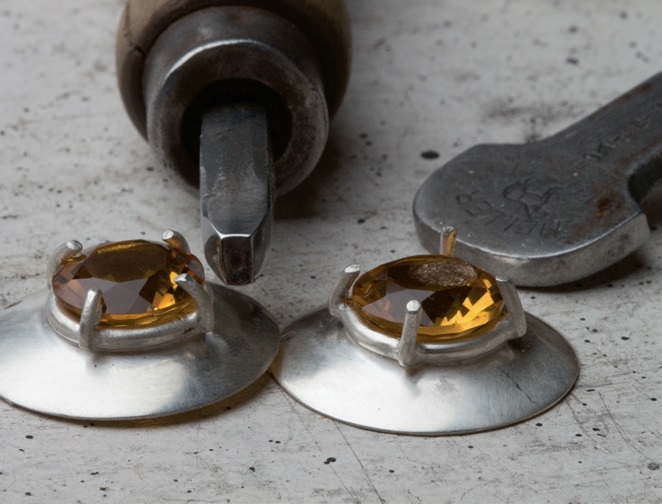 prong setting gemstones in earrings by Sam Patania, from Lapidary Journal Jewelry Artist magazine Jan/Feb 2018