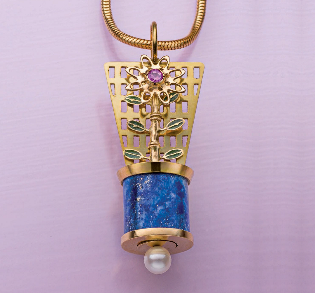 Grant Robinson’s Flower Pendant with a Secret was originally published in Lapidary Journal Jewelry Artist, December 2014; photo: Jim Lawson