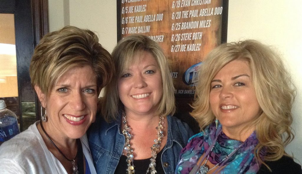l to r: Tammy Honaman, June Beach, Julianna Avelar, inventor of the Jewel Loom